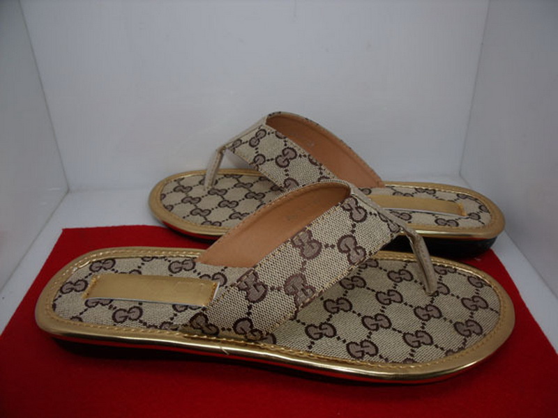 Gucci Slippers Woman--011